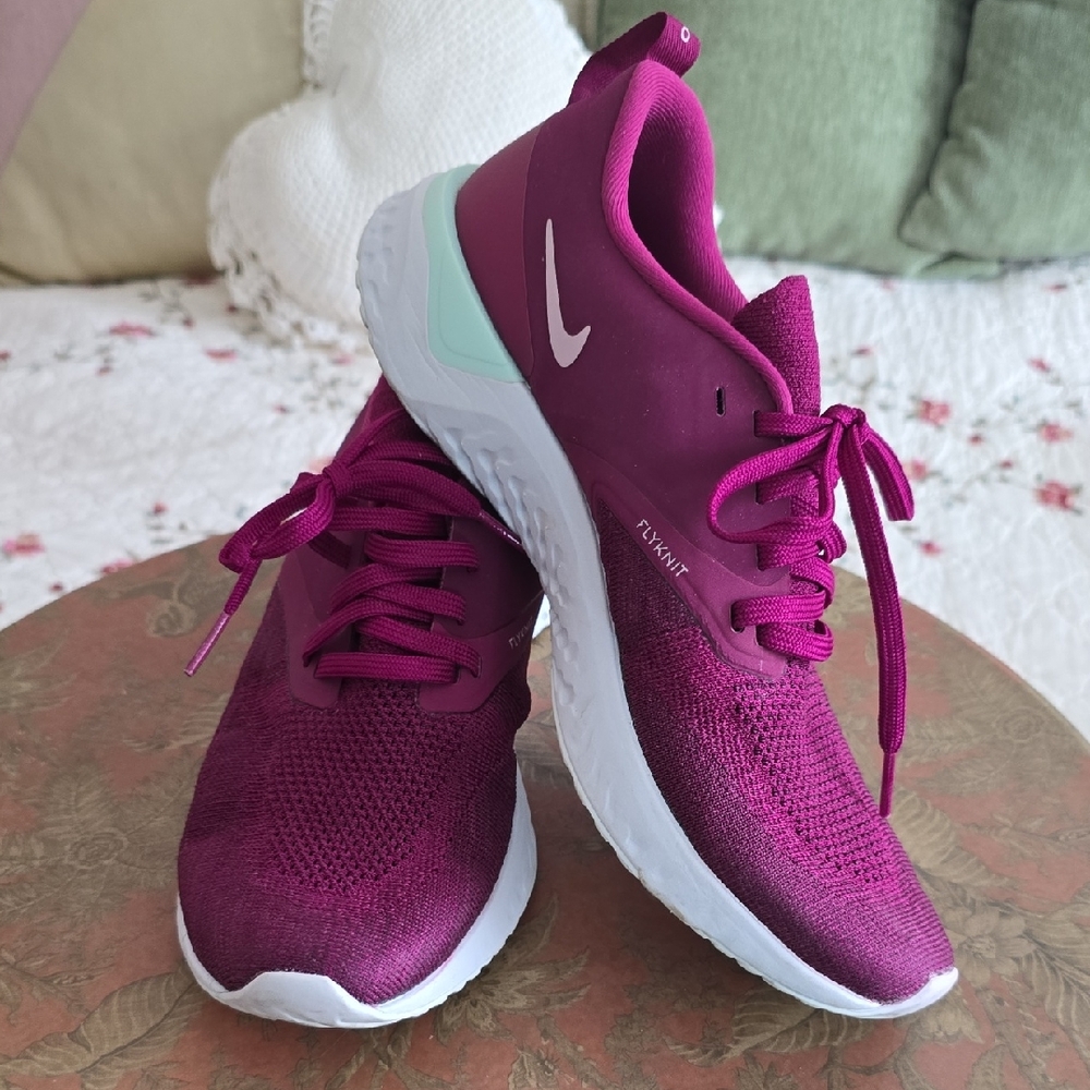 Nike Women's Fuchsia Athletic Shoes